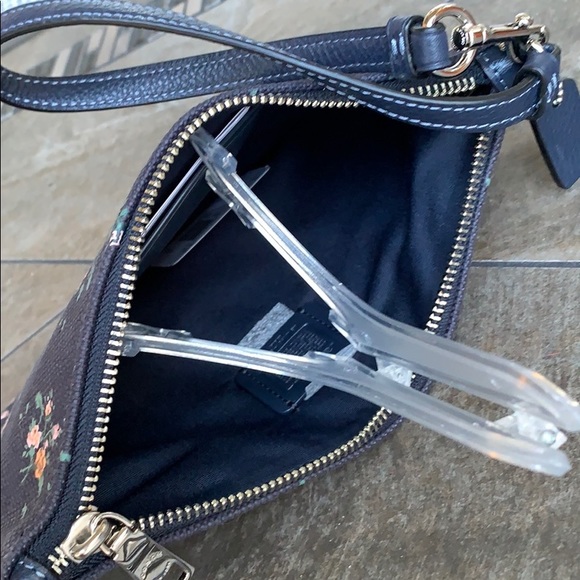 DISNEY X COACH GALLERY POUCH SV/MIDNIGHT
NWT - Picture 12 of 16